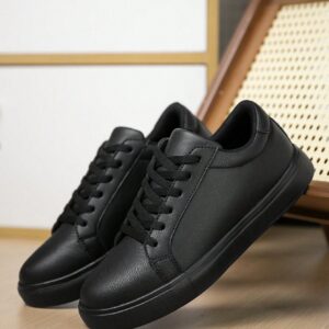 Men's White Casual Sports Shoe, Fashionable Lightweight Breathable Front Tie Round Toe Flat Slip-Resistant Skate Shoe.